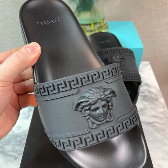 Authentic Versace Black Women’s Medusa Slides Sandals - EU Size 40 = US 9.5 - Picture 2 of 8